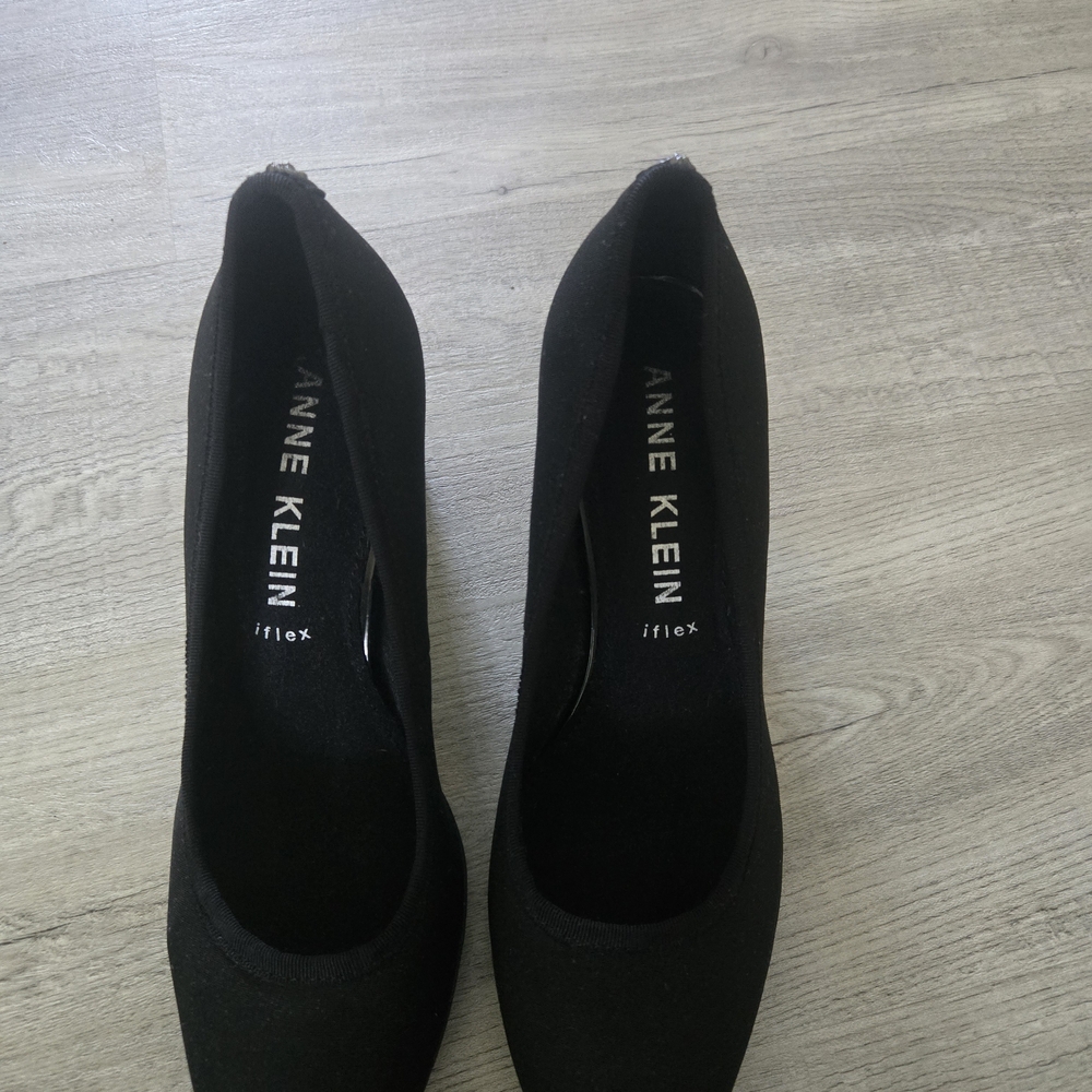 Anne Klein Black Heeled Boots for Timeless Elegance